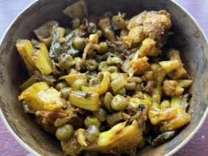 Cauliflower Green Peas Stir-Fry